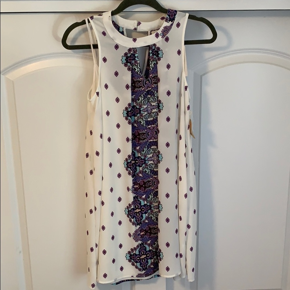 Pretty dress with key hole front